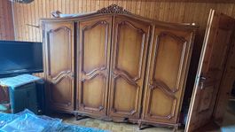 Wunderschöner, gr. Kleiderschrank im eleganten Barock-Stil