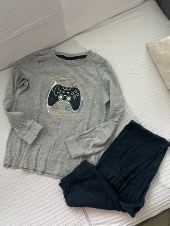 NEUWERTIGES PYJAMASET GAMER GR 122/128