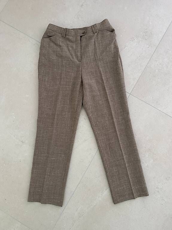 Pantaloni: Leinenhose Gr. M Bügelfrei – Usato da Merlischachen venduto da GlamGarb