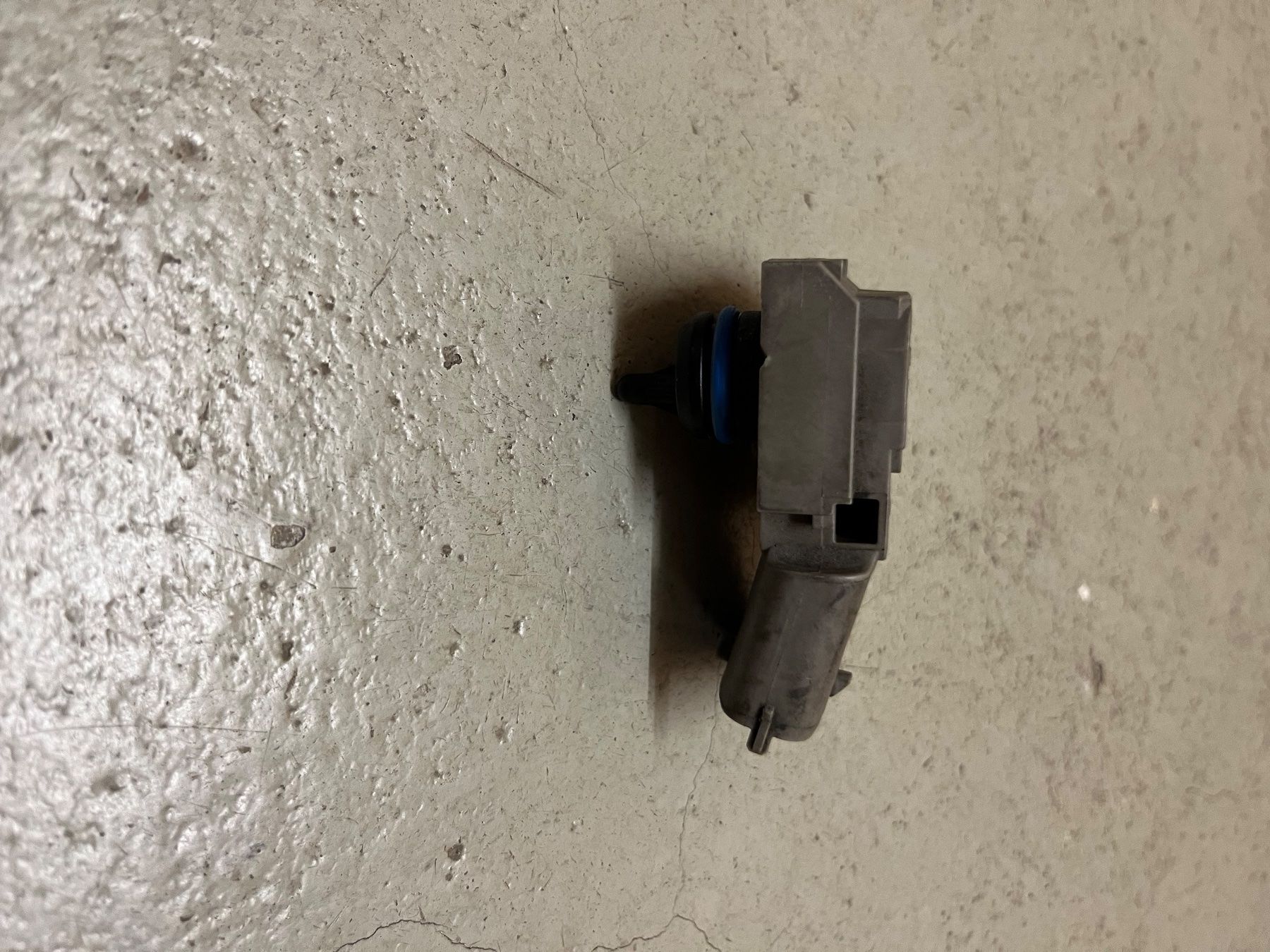 Volvo Toutes les pièces auto: Volvo Kraftstoffdrucksensor – 30756097 – D'occasion à Bischofszell par VolvoT5 4
