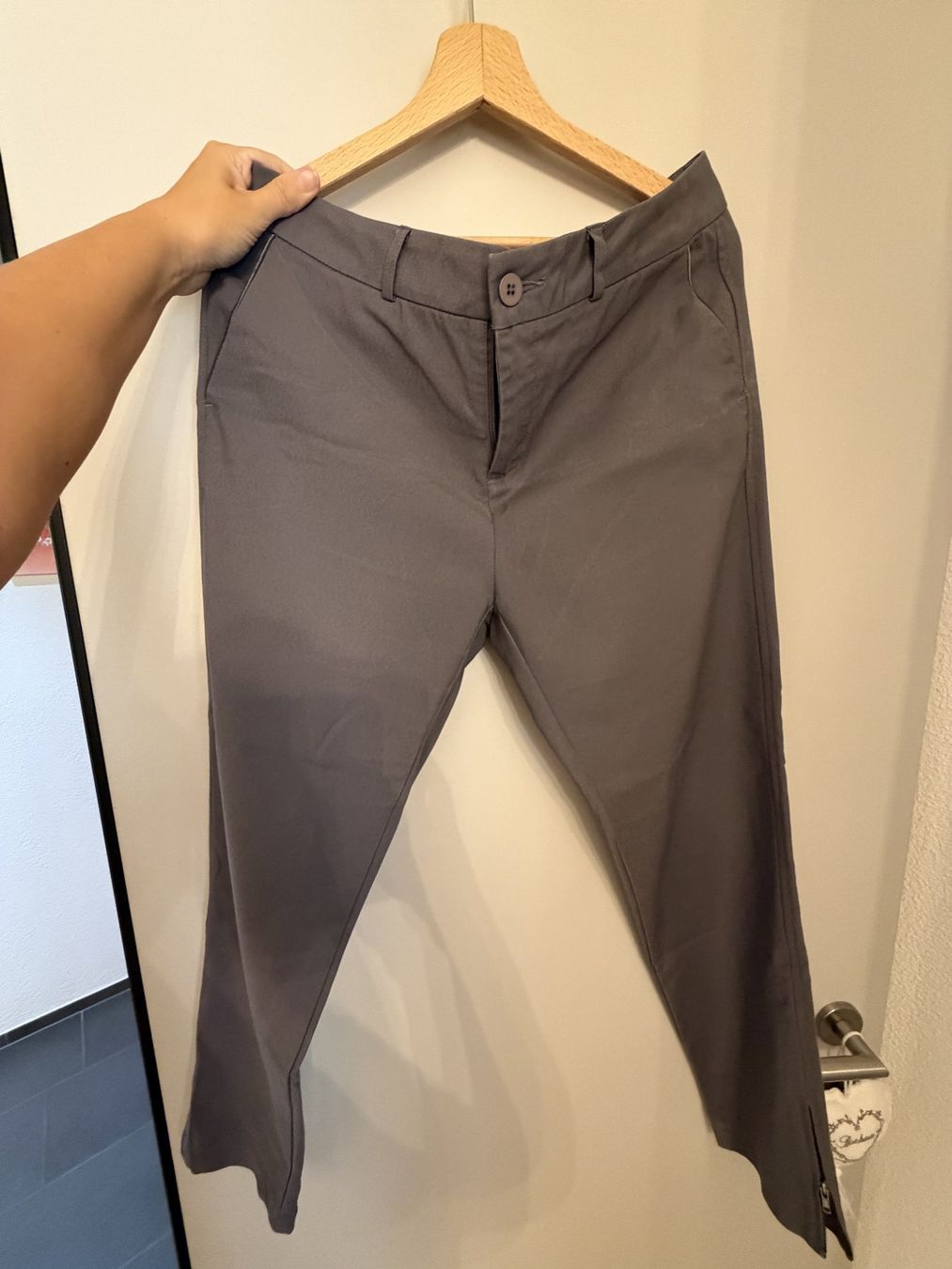 Maddison Hosen: Graue Damenhose Maddison – Gebraucht aus Schübelbach von flo_z6vh