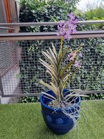 Topf aus Steingut mit Kunstblume