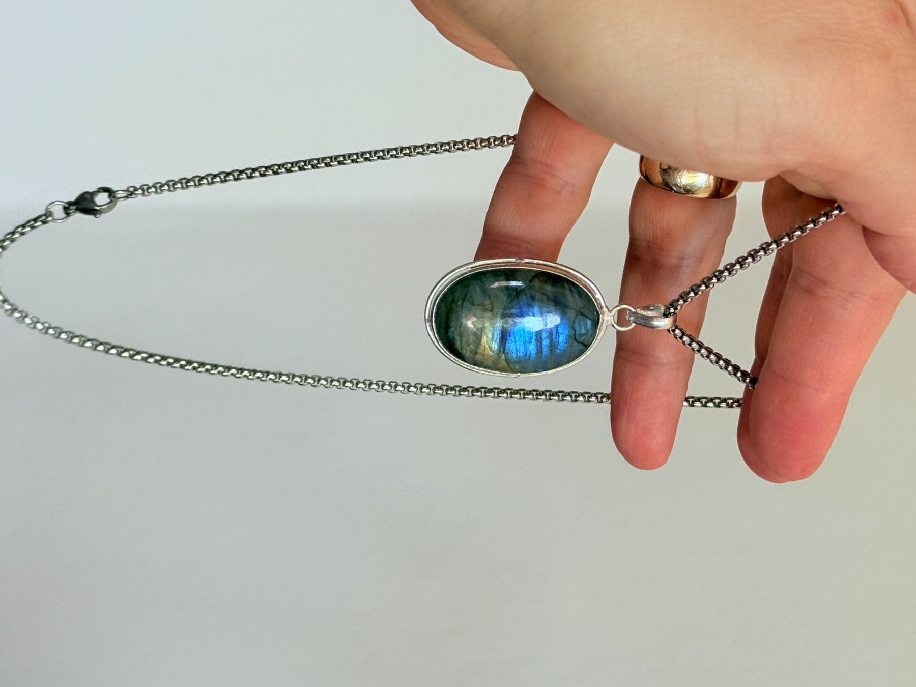 Catenine: Pendentif Labradorite , chaîne longue élégante – Nuovo e nell'imballaggio originale da Genève venduto da AWWA 7