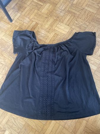 Top noir LH taille M, parfait pour l'été! Élégant.