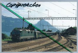 Leissigen. Bahnhof. SBB-CFF Re 4/4II mit Personenzug. Foto.