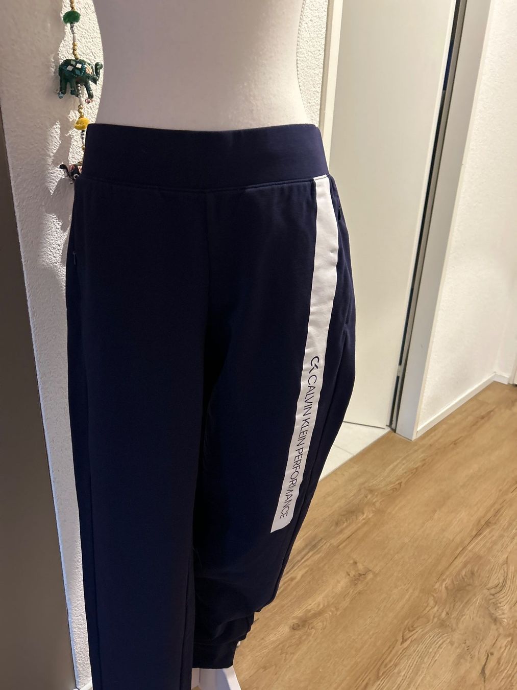 Calvin Klein Pantaloni: Calvin Klein Performance Jogginghose dunkelblau Gr. M – Nuovo (secondo la descrizione) da Brunnen venduto da Nala2929 3
