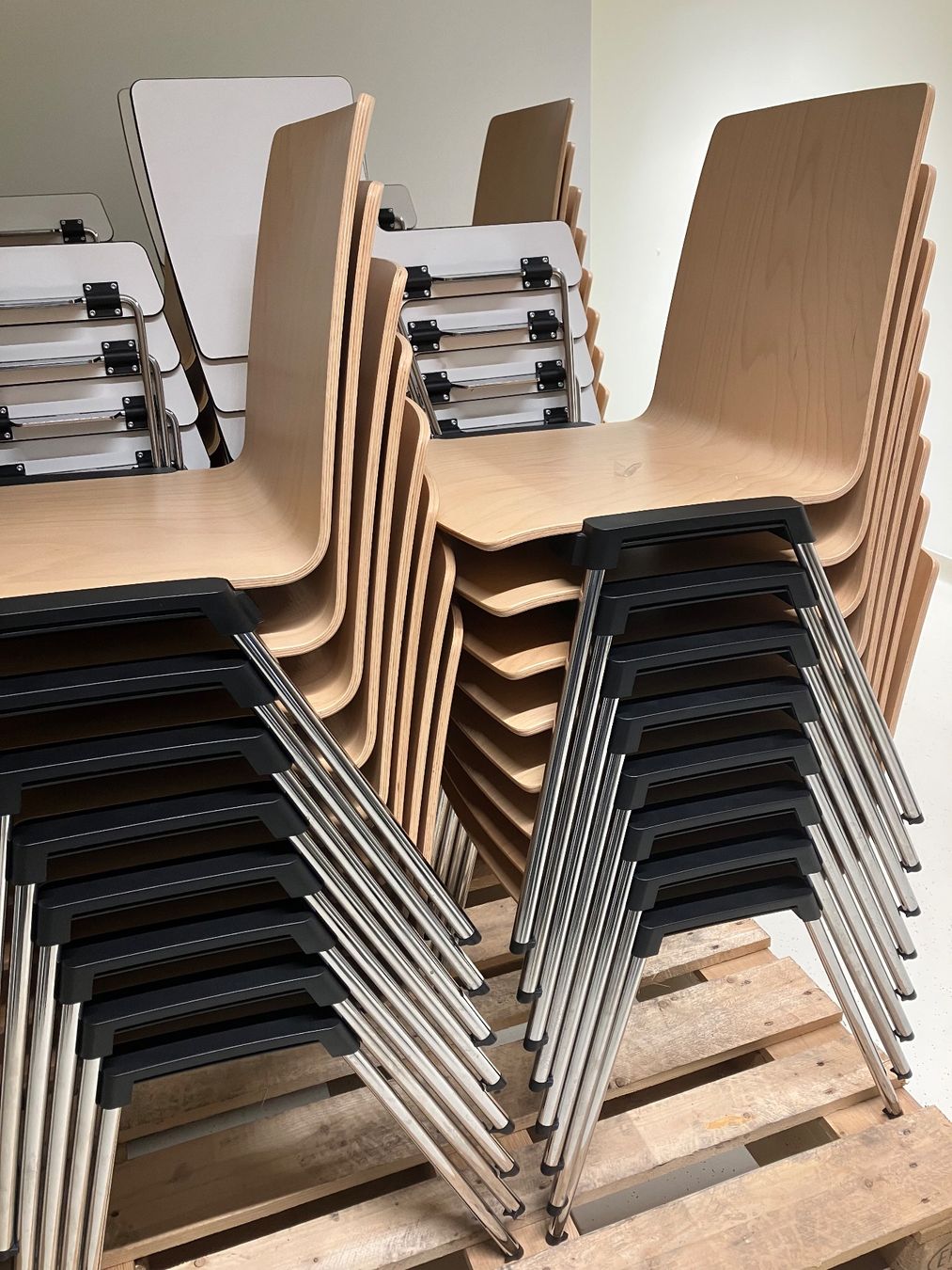 Sedie: Chaises de formation académique avec tablettes – Usato da Lausanne venduto da ste_6mr6 2