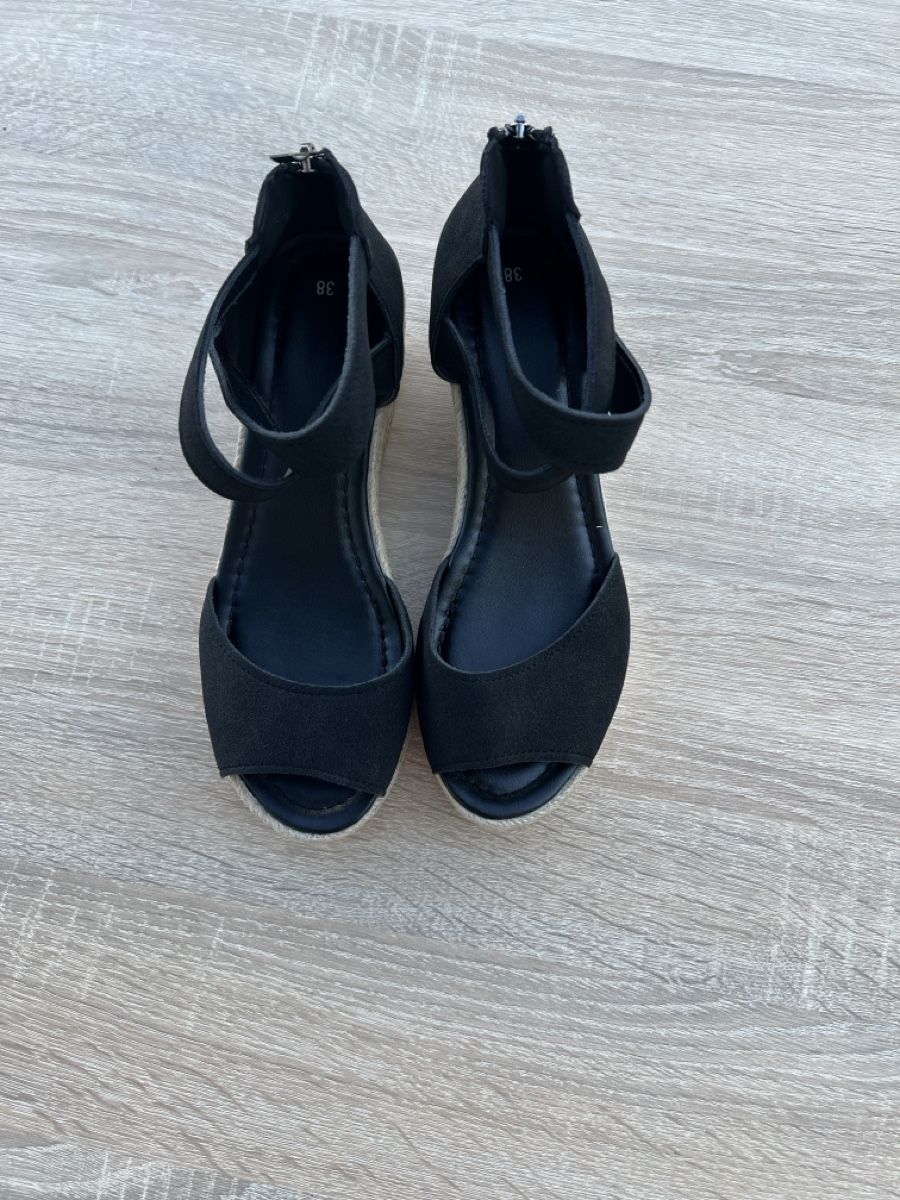Scarpe da donna: Neue Sandaletten schwarz Grösse 38 – Nuovo e nell'imballaggio originale da Oberriet SG venduto da Subi2011