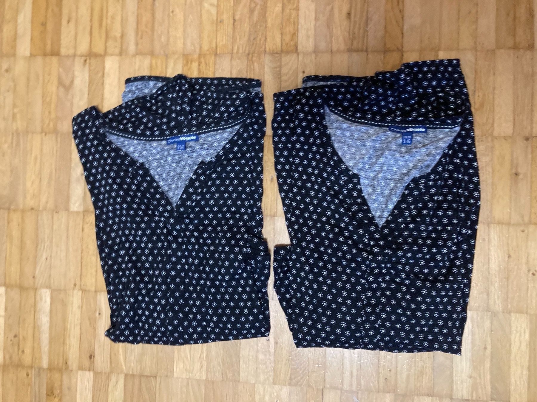 T-shirts: 2x Gemusterte Shirts Gr. 46 – D'occasion à Thun par Vans_98 3