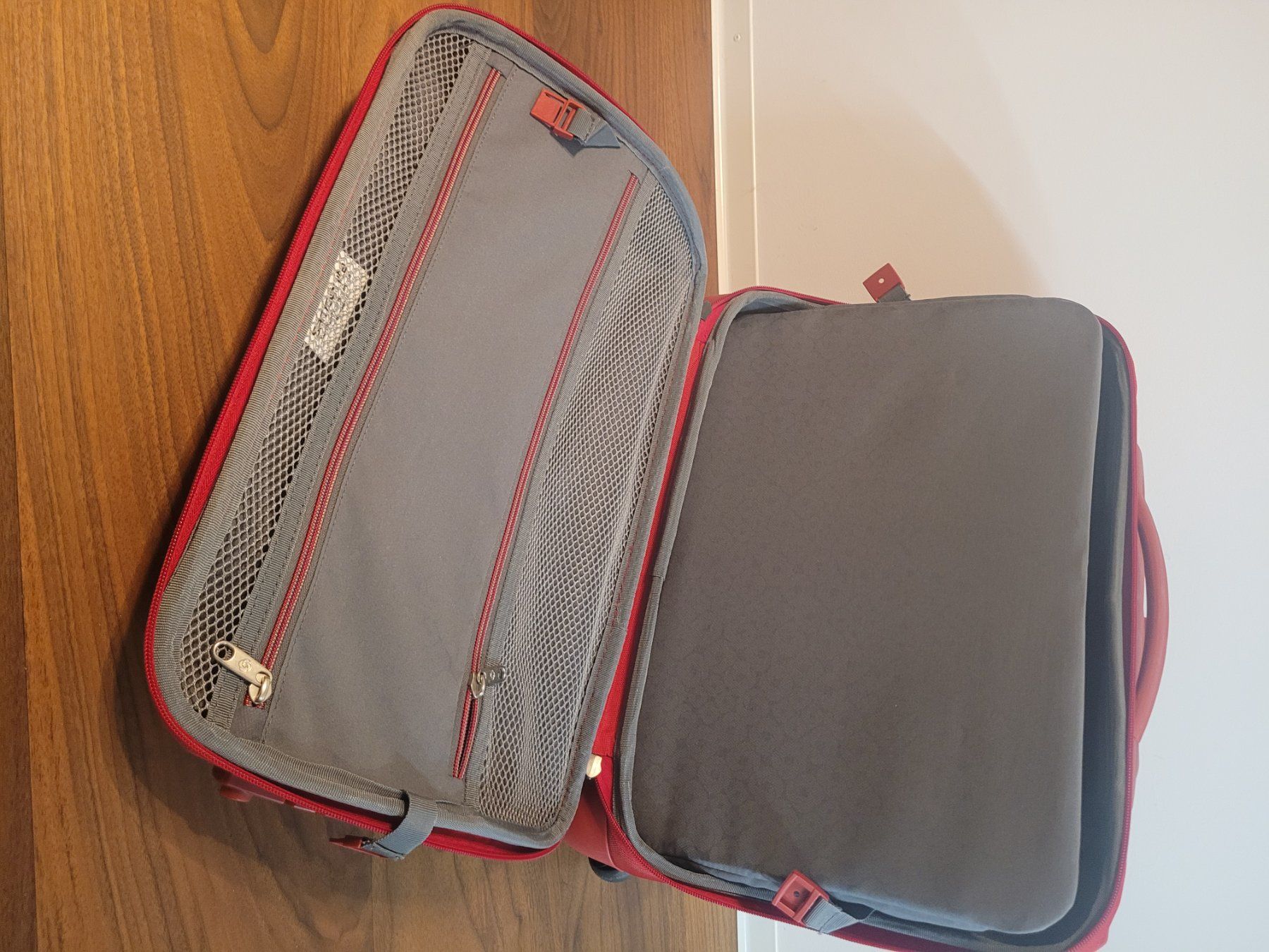 Altro in Aeronautica: Samsonite Businesstrolley rot Damen incl. Kleiderbereich – Usato da Bolligen venduto da sweet_volcano 6