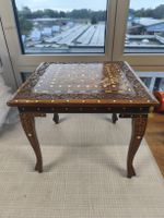 Orientalischer Intarsien‑Beistelltisch aus Holz