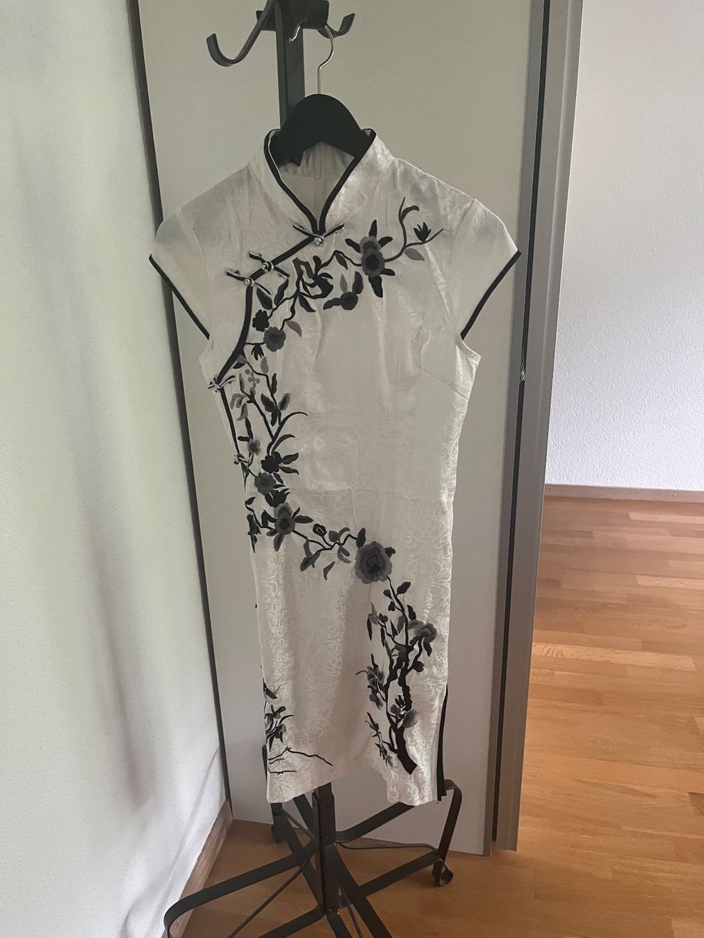 Robes: Kleid aus China – D'occasion à Aarau par Swifty03