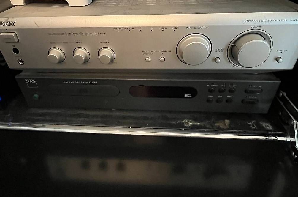 Nad Amplificatori: NAD CD Player  C 551i und Sony Endstufe – Usato da Grossaffoltern venduto da alfetti