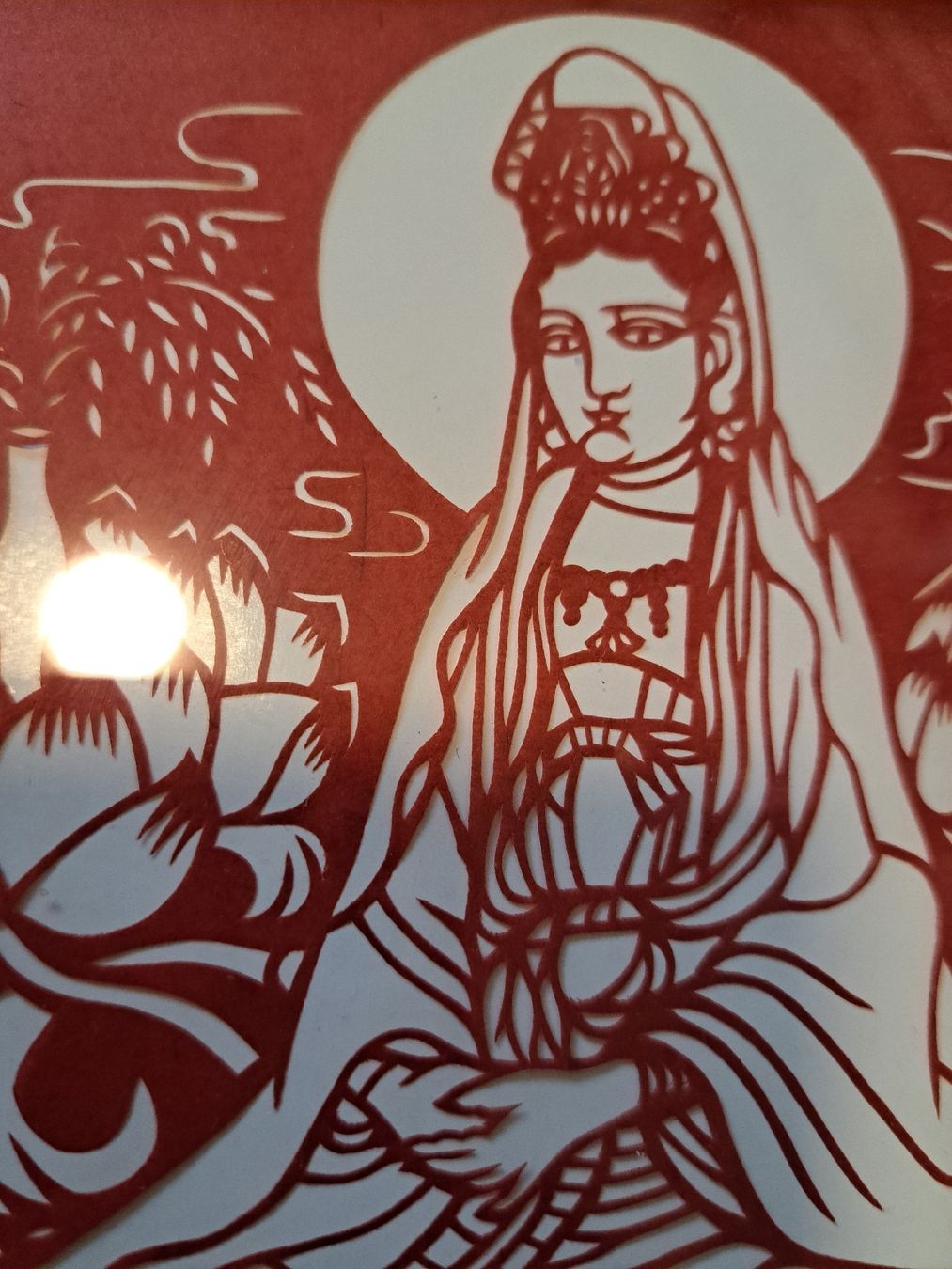 Dipinti: Guanyin - art du papier découpé – Usato da La Roche FR venduto da seashellfan 2