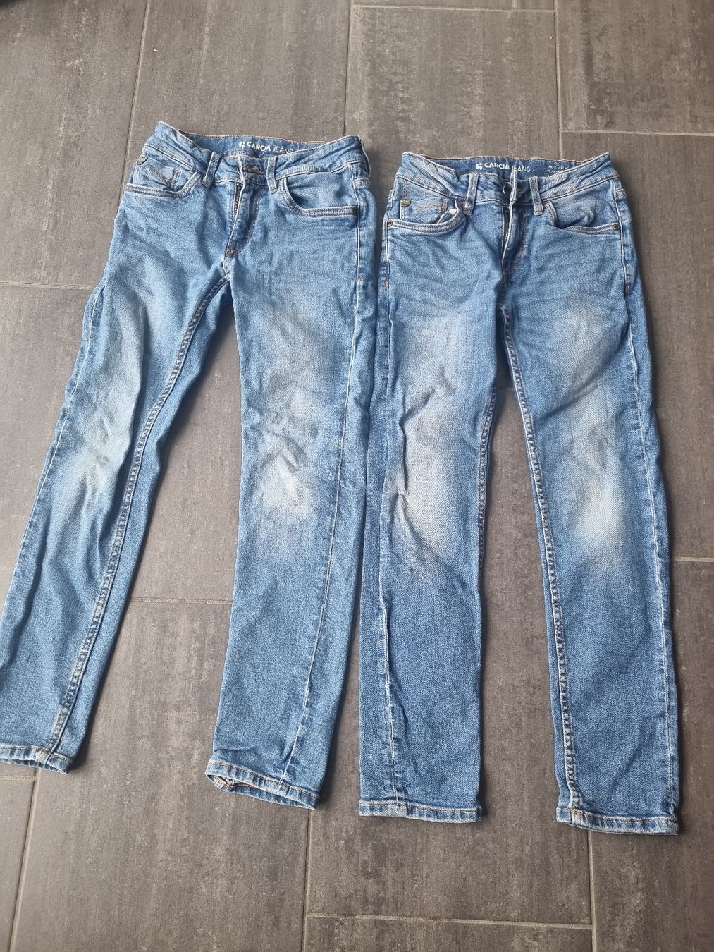 Hosen: 2stk. Jeans Garcia Gr. 140 – Gebraucht aus Remigen von Avanti