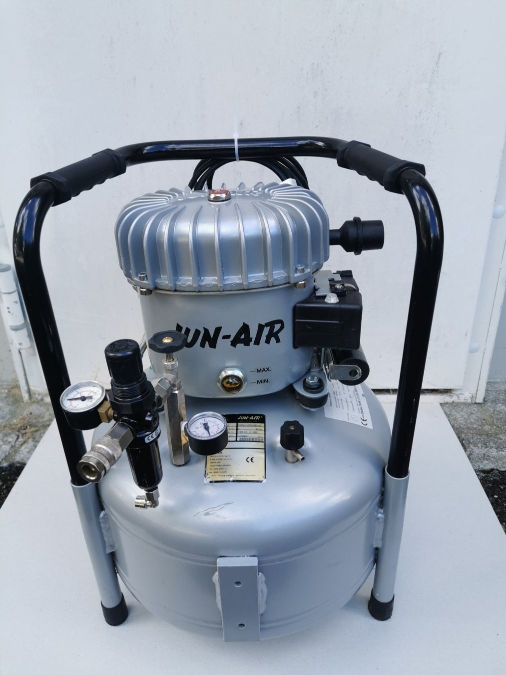 Jun-Air Compressori: Jun-Air Flüsterkompressor 25 Liter – Usato da Hittnau venduto da wbh-suisse