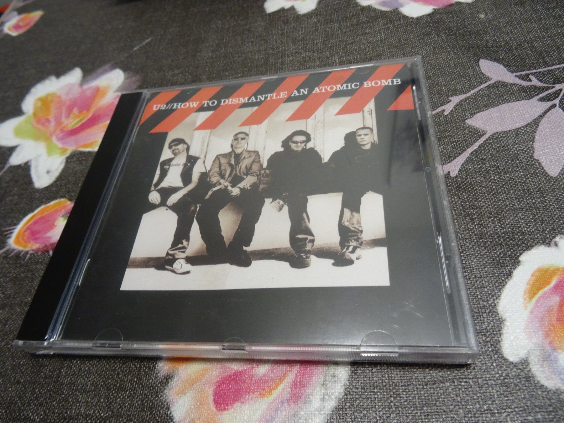CD: U2 - How to Dismantle an atomic Bomb CD – Usato da Olten venduto da Disc-Ausverkauf