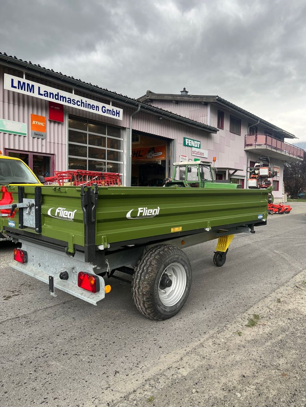 Autoribaltabili: Fliegl EDK 40 Dreiseitenkipper – Nuovo (secondo la descrizione) da Meiringen venduto da LMMLandmaschinenGmbH