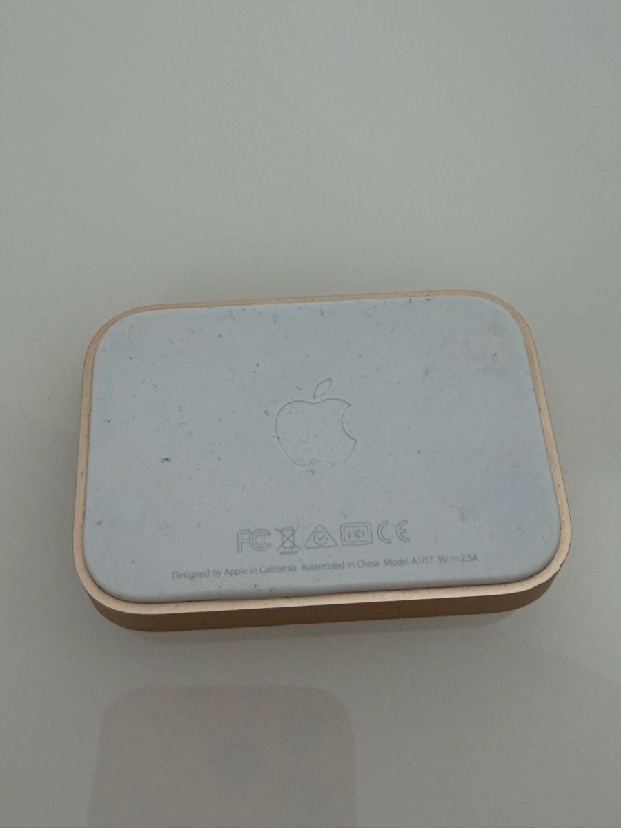 Docking station: Original Apple iPhone Docking Station Gold – Usato da Bütschwil venduto da hagy89 2