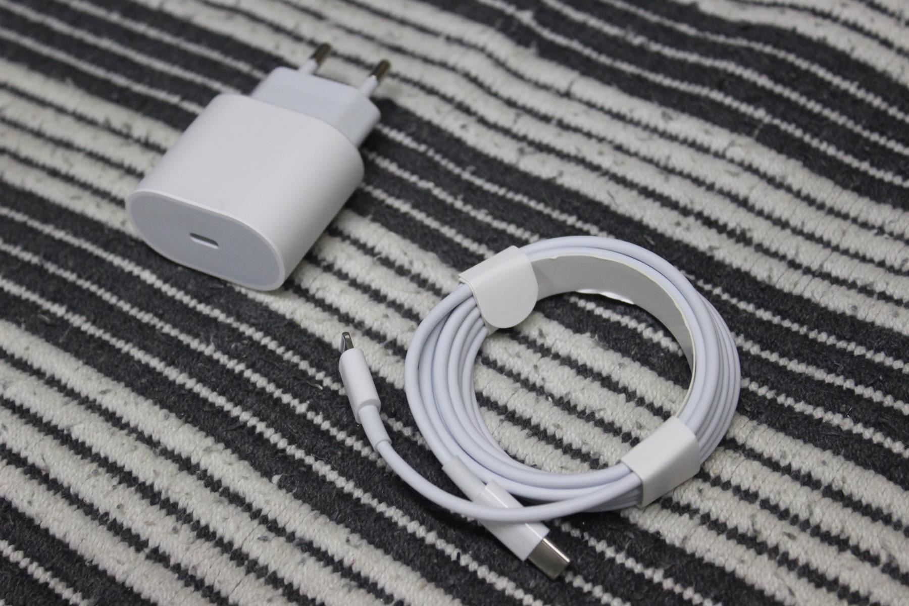 Caricabatterie: 20W PD Ladegerät +kabel 2Meter  iphone – Nuovo (secondo la descrizione) da Kirchdorf AG venduto da Aarereussshop 1