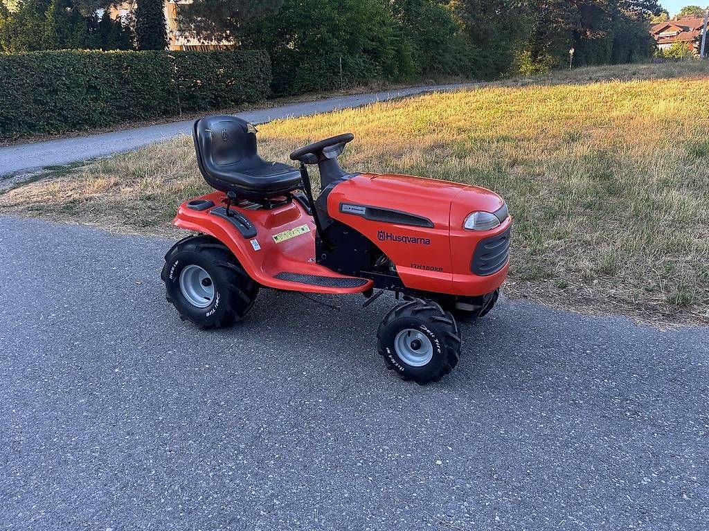 Rasenmäher: Husqvarna Rasentraktor YTH150XP – Gebraucht aus Rubigen von Haen_Serv_GmbH