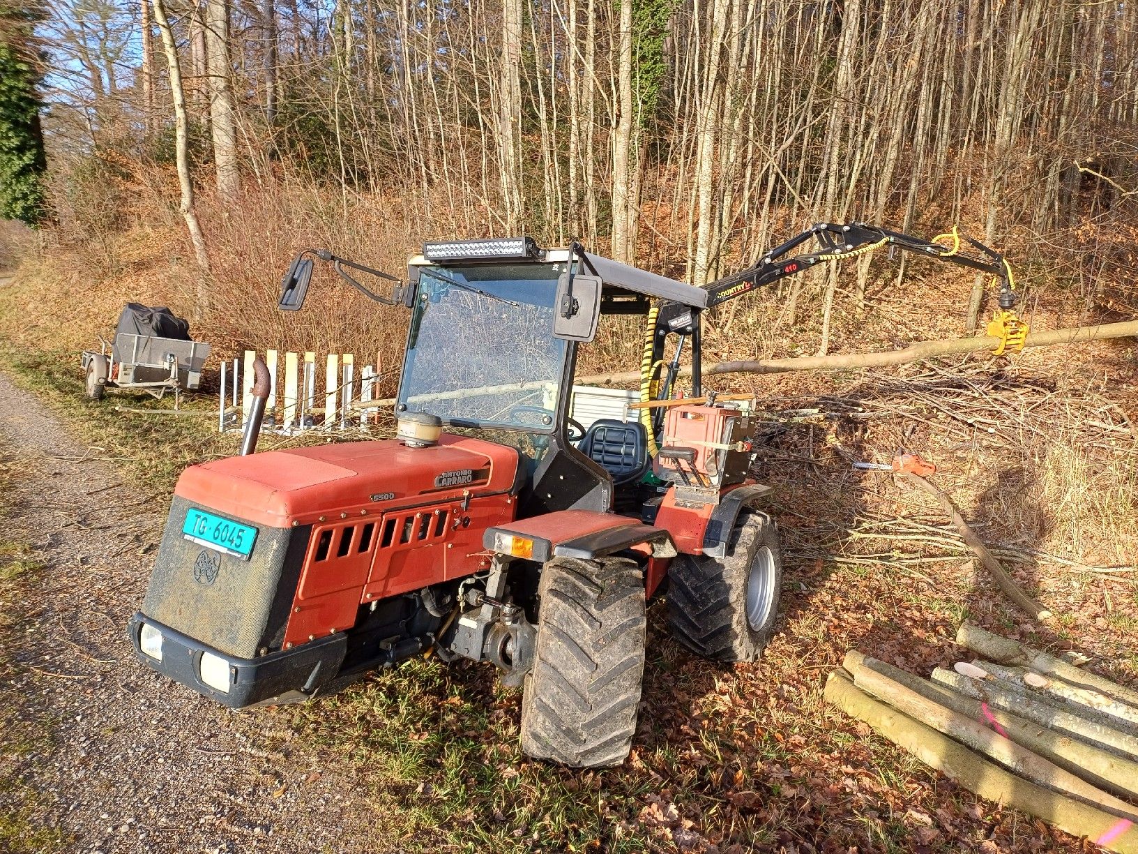 Carraro Trattori: Carraro mit Kipper und Forstkran – Usato da Tobel venduto da Schlufi501 3