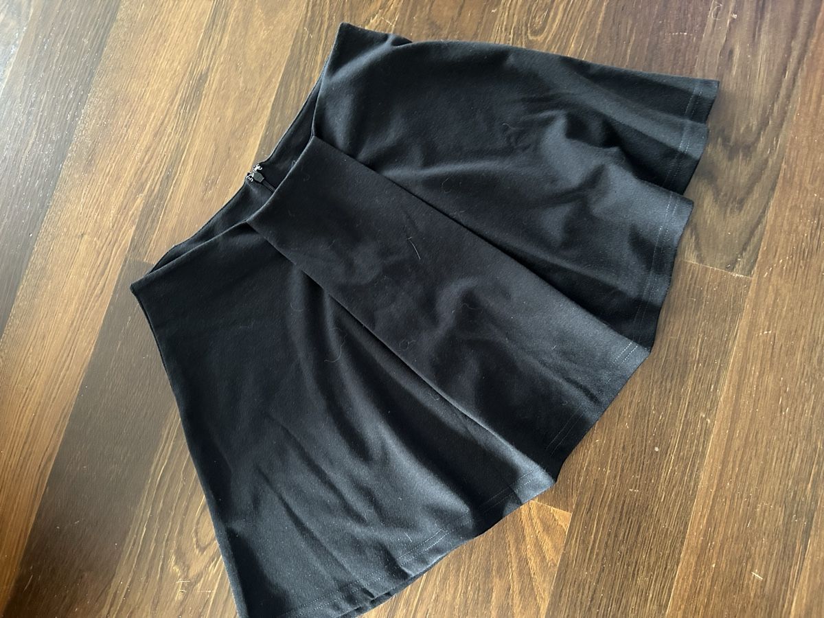 Vero Moda Gonne: Schwarzer Mini Rock von Vero Moda, Grösse M, Herbst – Nuovo (secondo la descrizione) da Beringen venduto da Sternli650 1