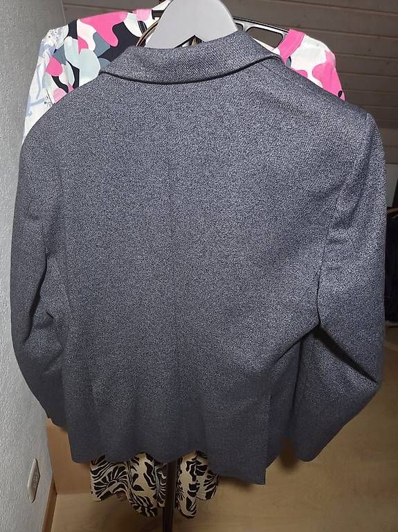 Giacche: Grau melierter Blazer, Grösse 50 – Nuovo e nell'imballaggio originale da Oberrüti venduto da schui12 1