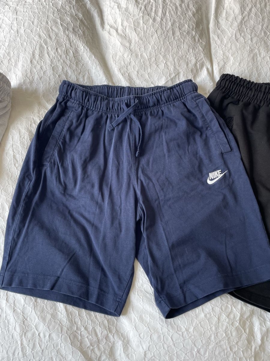Nike Pantaloni: 3 Nike Shorts, drei Farben – Usato da Bern venduto da pesche789 2