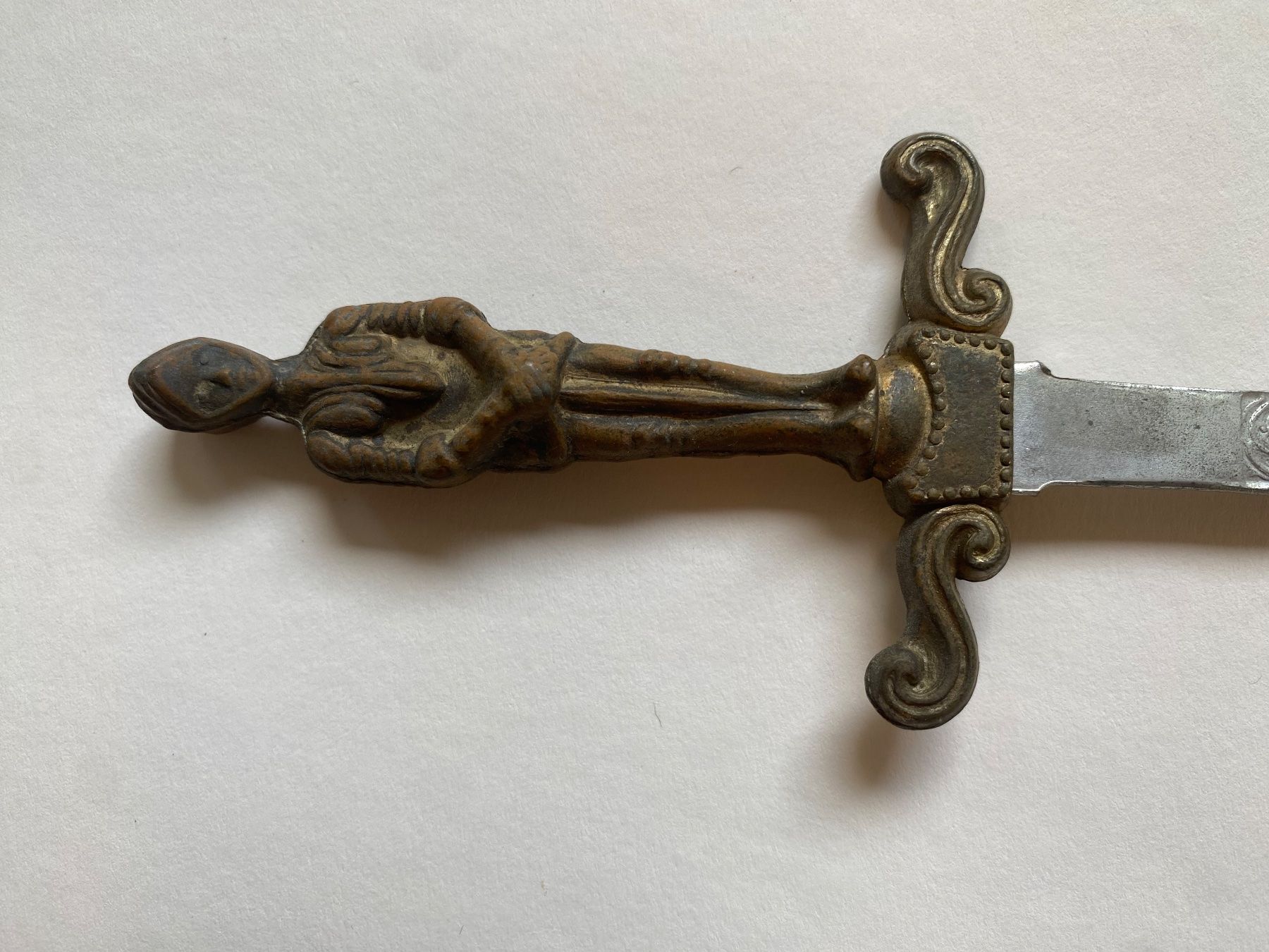 Autres fournitures de bureau: Brieföffner mit Ritter-Griff – D'occasion à Winterthur par Winterthurer123 1