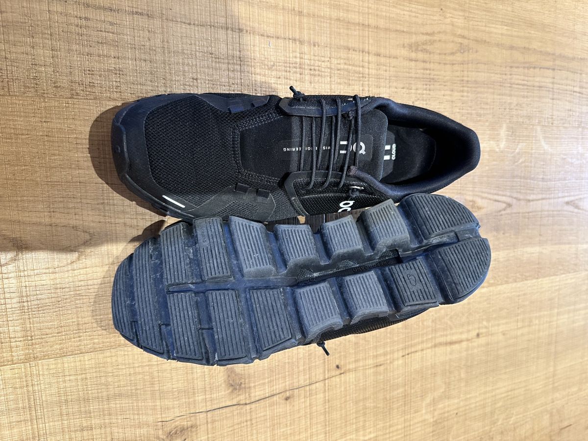 On Damenschuhe: On Running Sneaker Cloud schwarz Grösse 40.5  – Gebraucht aus Reutigen von ann_9mq9 4