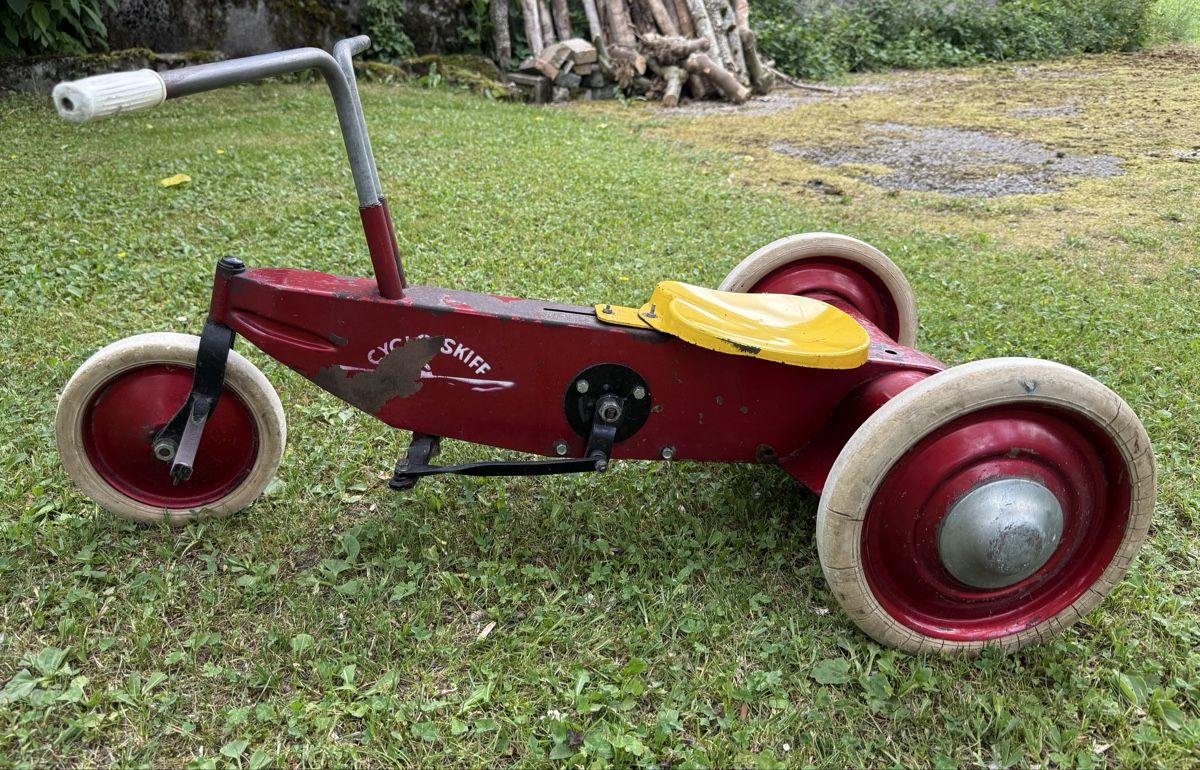 Giocattoli:  "Cyclo Skiff" – Usato da Les Bayards venduto da aout