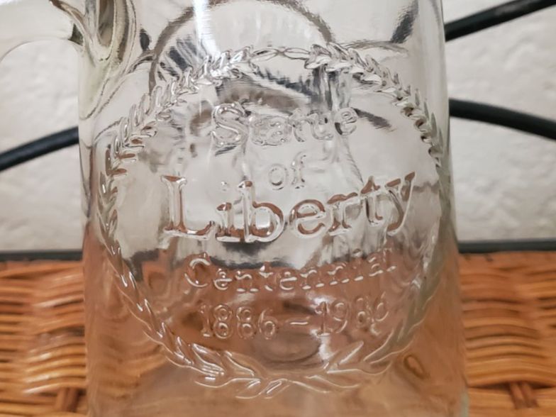 Verres: Chope commémorative 1986 Statue de la Liberté Anchor Hocking – D'occasion à Rennaz par La_malle_du_dauphin 4