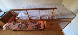 Stufenbett mit 3 Schubladen, Schrank und ausziehbarem Tisch