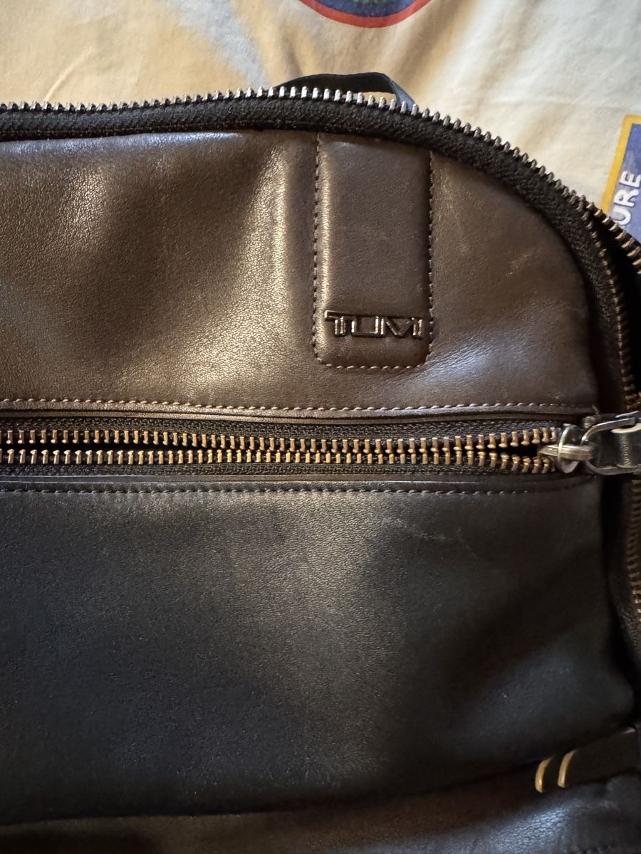 Tumi Zaini: Sac à dos Tumi cuir et toile enduite – Usato da Genève venduto da Allisgood 8