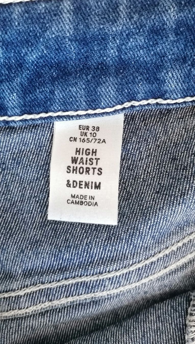Pantaloni: Short, short en jean, pantalon – Usato da Montcherand venduto da petiteoune75 5