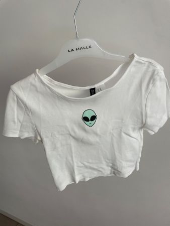 Crop-top alien
