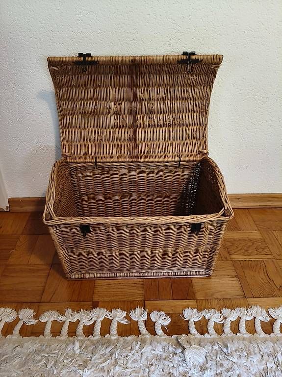 Truhen: Coffre en osier / Korbtruhe – Gebraucht aus Bern von pierreantoineblanc