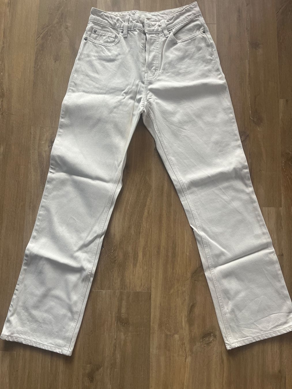 H&M Jeans: Jean blanc H&M taille 36 bon état – D'occasion à Cossonay-Ville par 021epi70