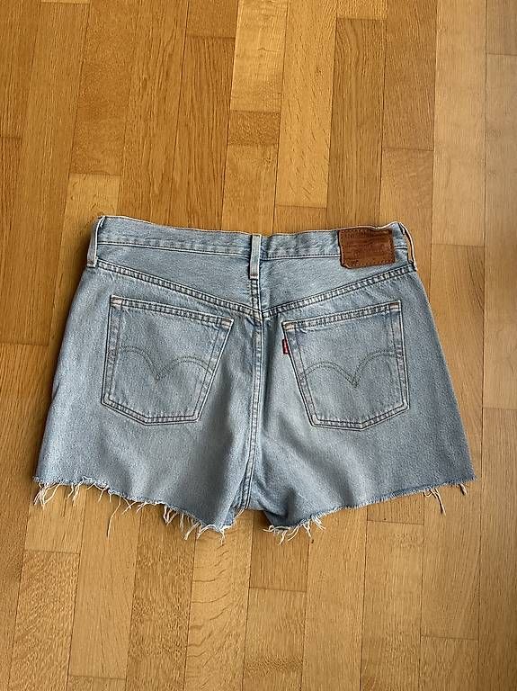 Levi's Pantaloni: Levi's Shorts in blau/washed, W30 – Usato da Chur venduto da sim_c9lk 1