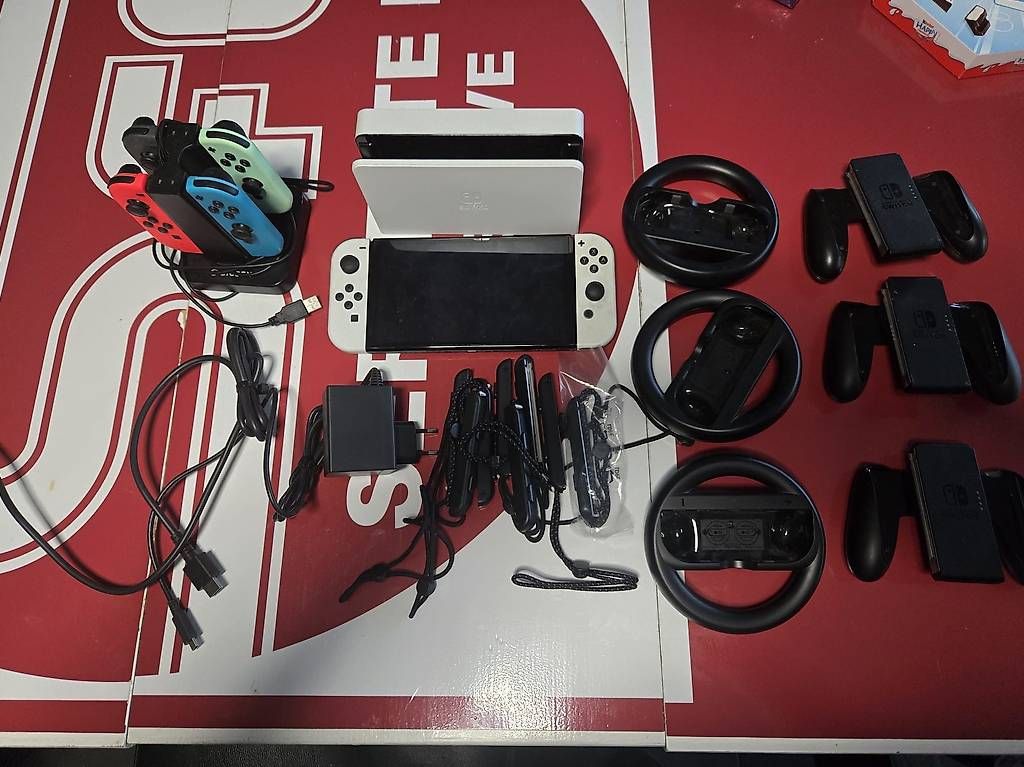 Console: Switch OLED  – Usato da Collombey venduto da Jehona_s 2
