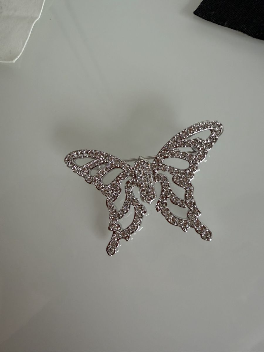 Swarovski Spille & Fermagli: Broche papillon Swarovski ornée de strass – Usato da Cressier FR venduto da Kvito4ka 3