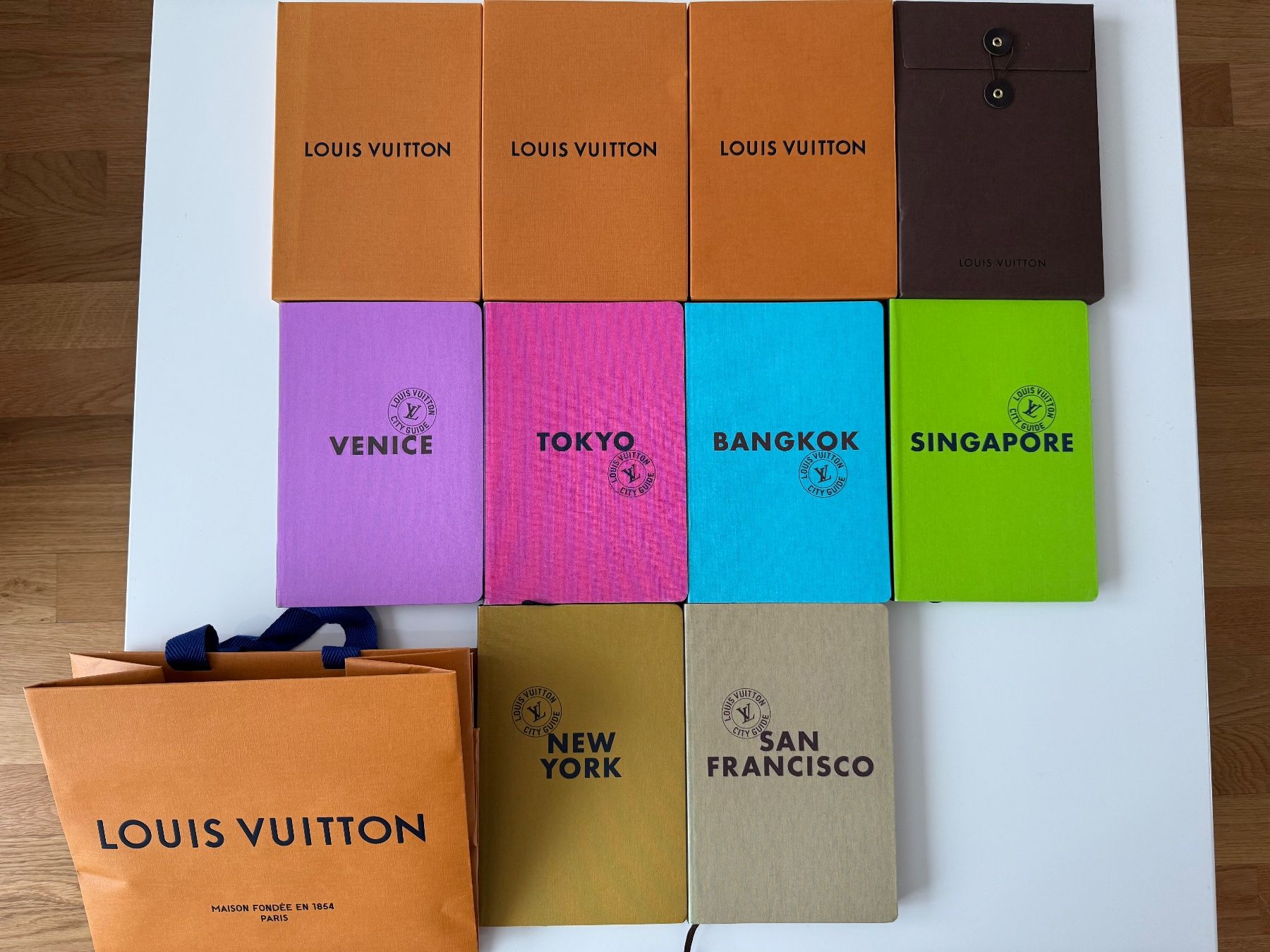 Libri: Louis Vuitton City Guides Sammlung – Nuovo (secondo la descrizione) da Glattpark(Opfikon) venduto da genevoise 1