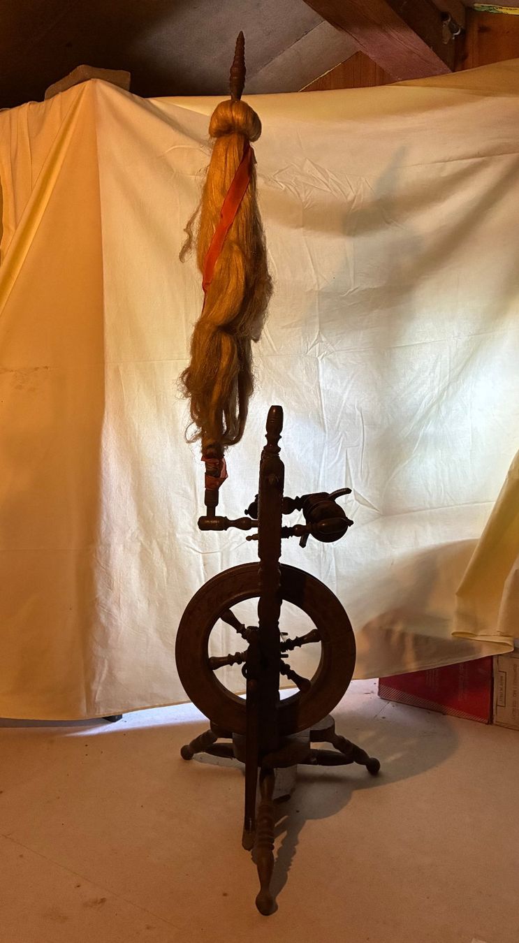 Rouets anciens: Antikes Spinnrad – D'occasion à Uznach par Kas-Fri 2