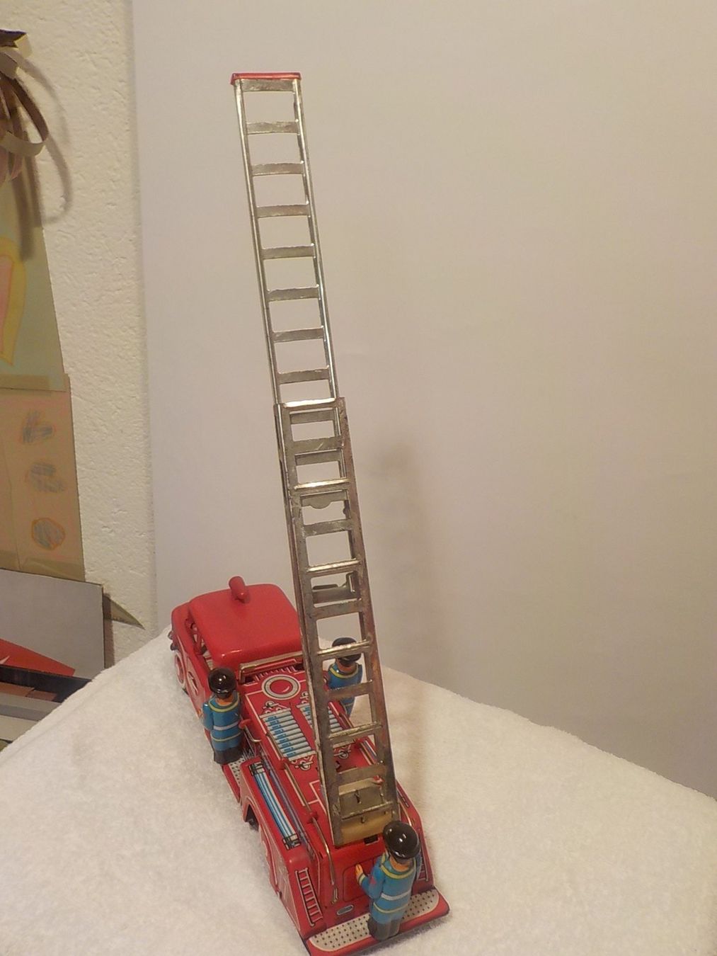 Modellautos: Blechspielzeug Feuerwehr Drehleiter Oldtimer – Gebraucht aus Bülach von Freieck 5