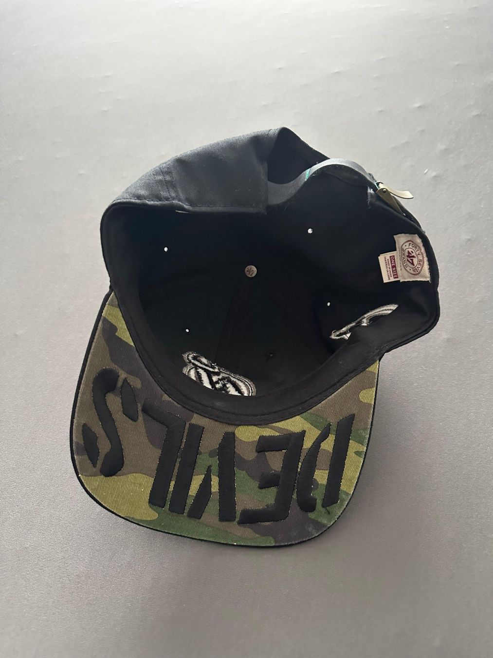 Copricapi, berretti & cappellini: NHL New Jersey Devils Cap | 47 Brand Strapback | Schwarz/Cam – Usato da Würenlingen venduto da sil_66xg 1