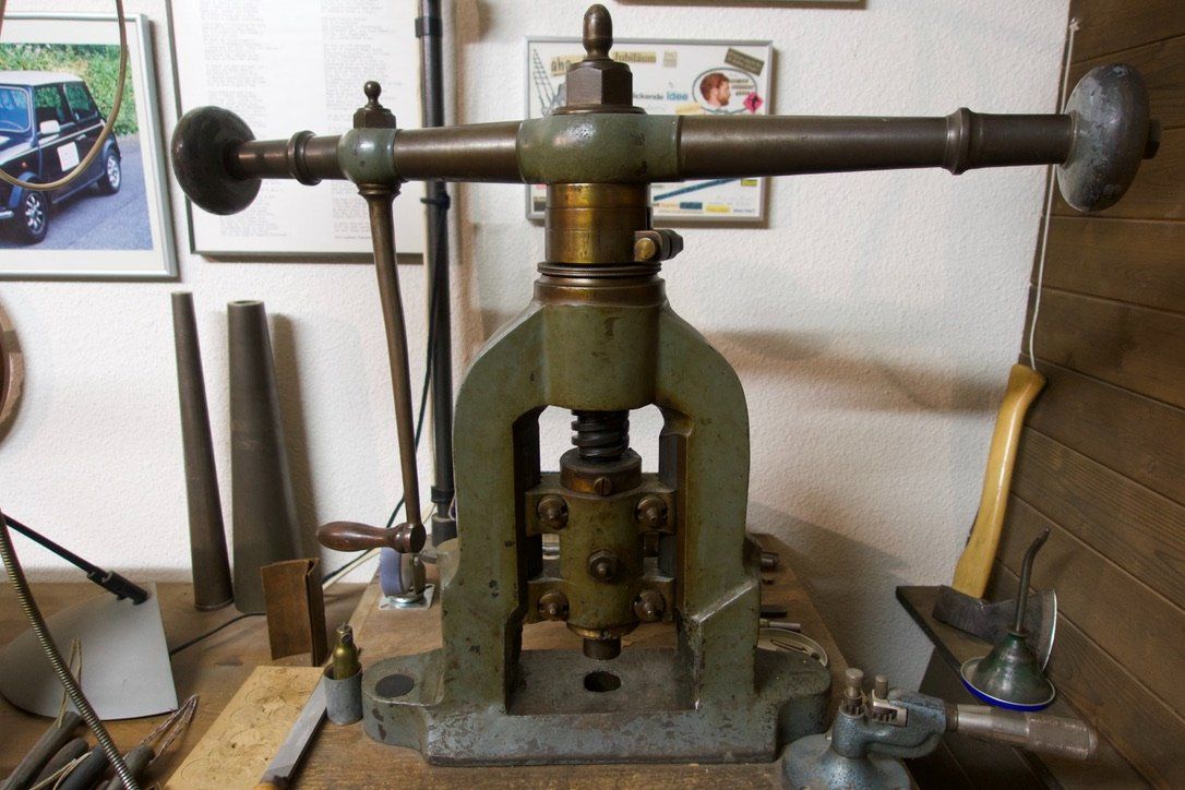 Tutte le macchine: Spindelpresse – Usato da Basel venduto da Patrickjeanmichel