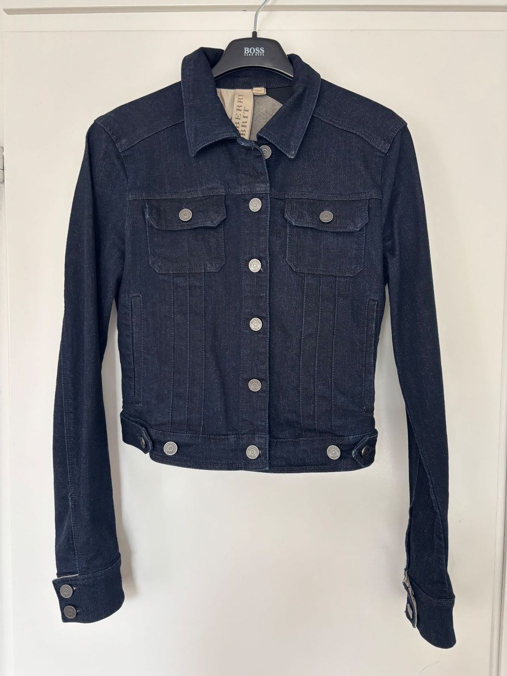 Burberry Vestes: BURBERRY  Jeansjacke dunkelblau elast. 34 – D'occasion à Herrliberg par mayfi