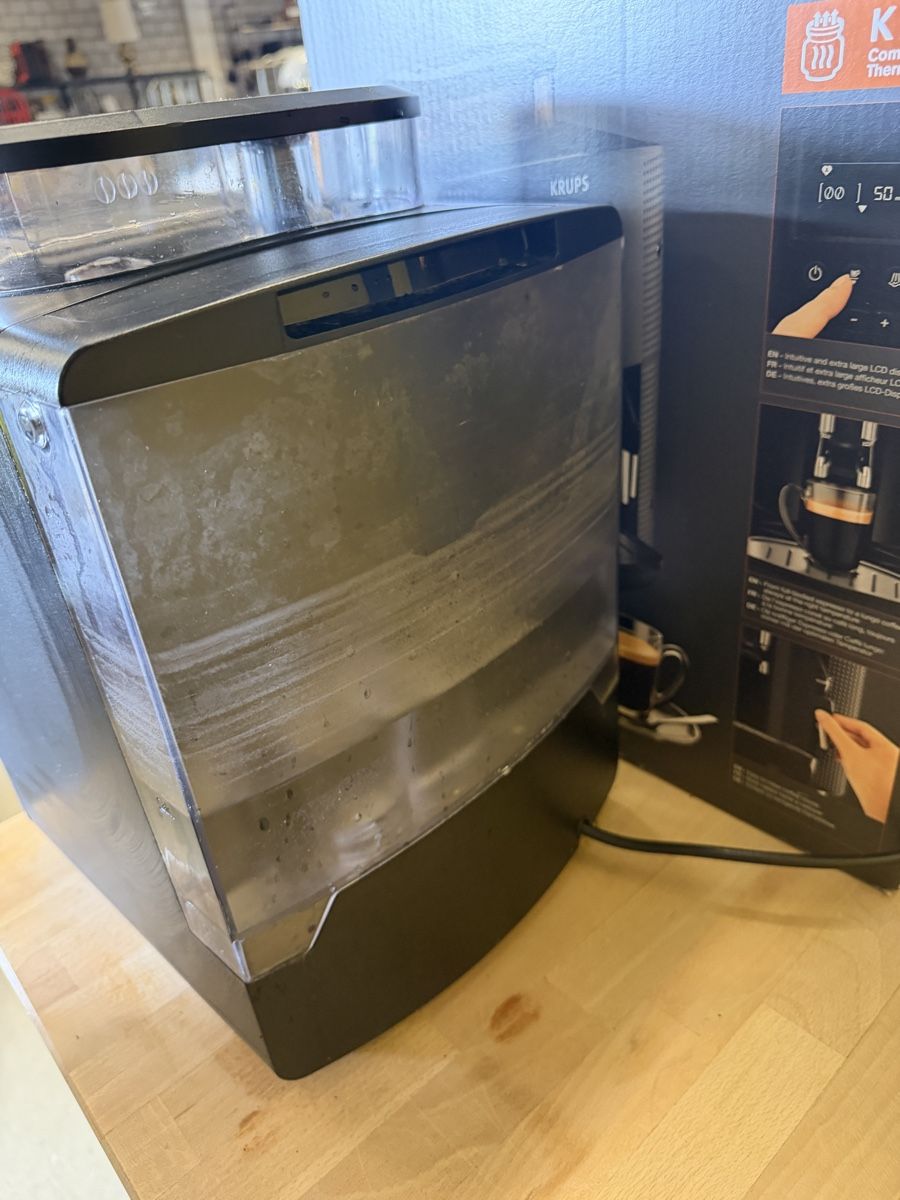 Krups Macchine per caffè & Macchine per espresso: Krups EA8100 Kaffeevollautomat gebraucht mit OVP – Usato da Strengelbach venduto da RaenAntikDesign 4