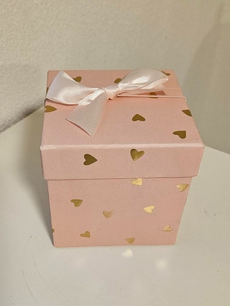Alle Dekorationen: Geschenkbox rosa Herzen Gold Rose Heart Cube – Gebraucht aus Schaan von car_wrv2
